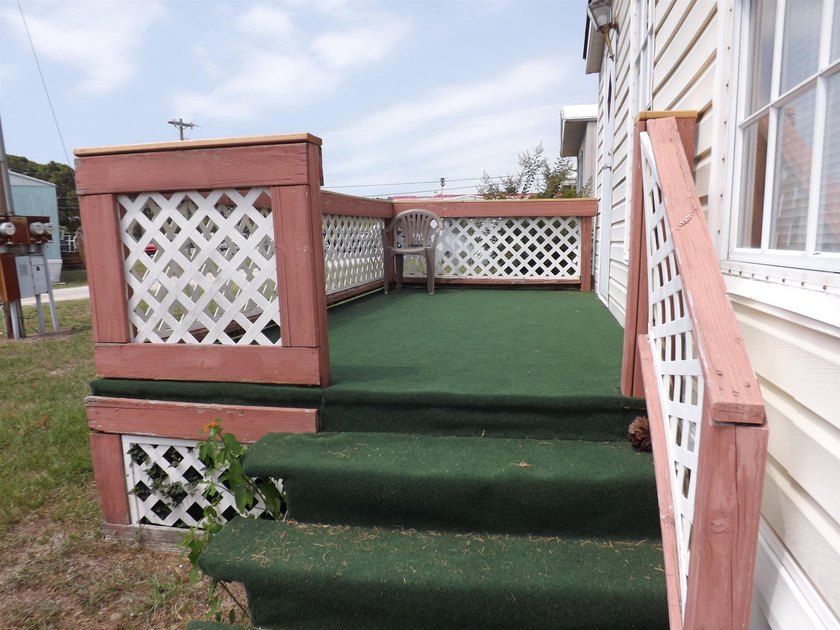 Come and check this manufactured home out with a lot going for - photo 3