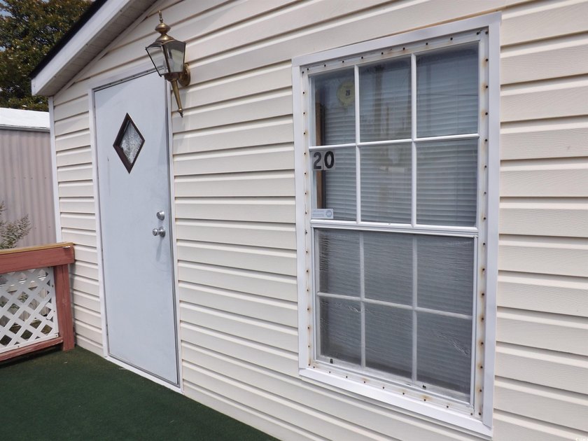 Come and check this manufactured home out with a lot going for - photo 4