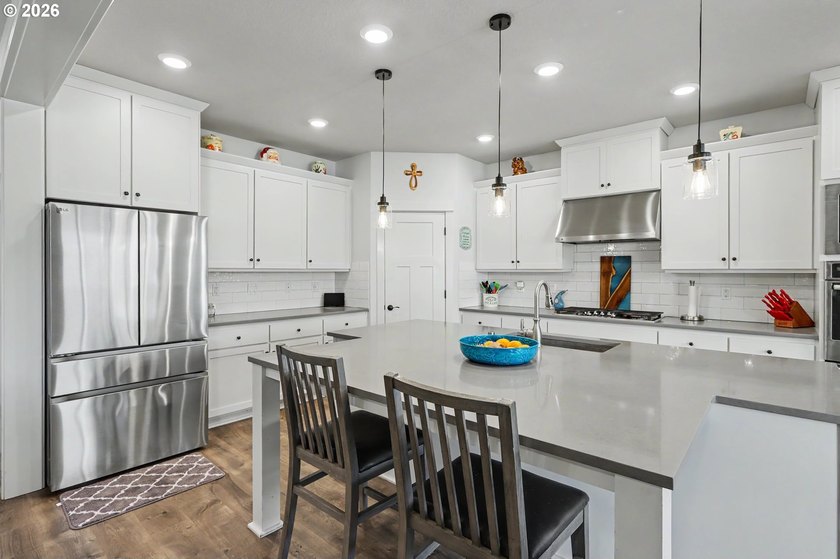Welcome to your Dream Multi-Generational Home! This Exquisite - photo 11