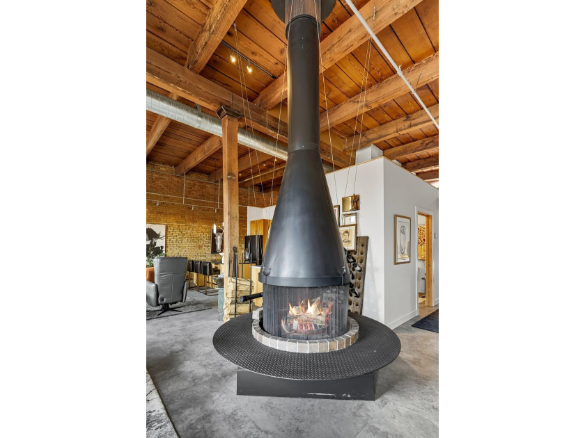 Originally built in 1900, this Historical North Loop Loft - photo 19