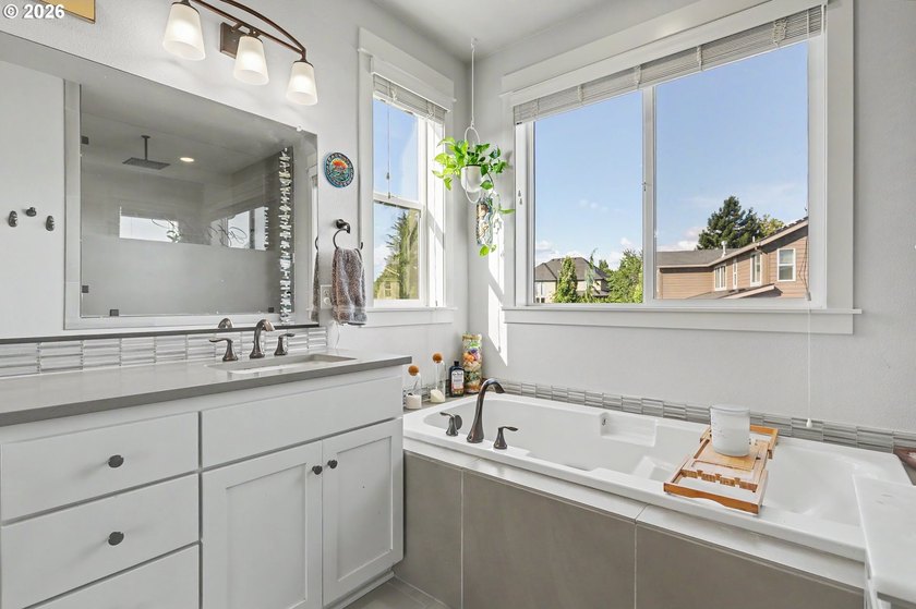 Welcome to your Dream Multi-Generational Home! This Exquisite - photo 21