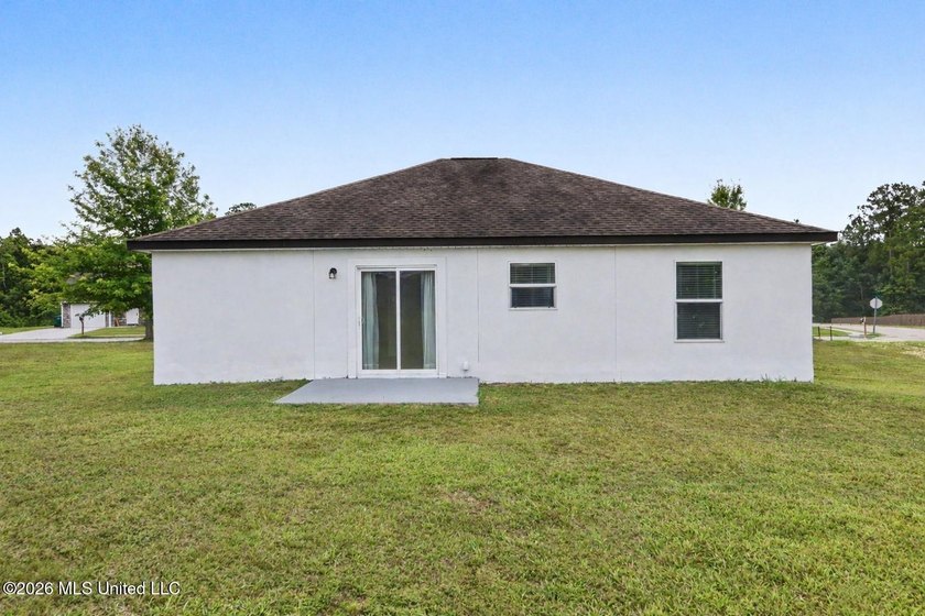 Welcome to Turtle Creek! This well-maintained 3-bedroom, 2-bath - photo 22