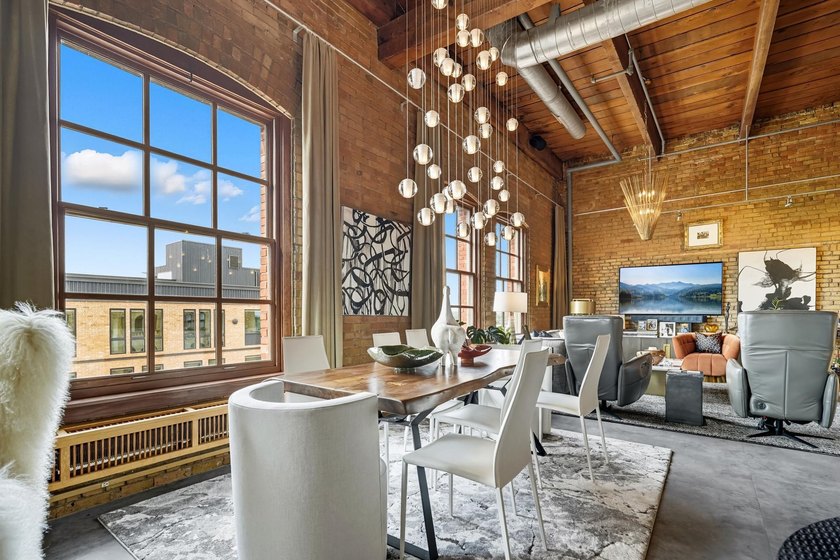 Originally built in 1900, this Historical North Loop Loft - photo 23