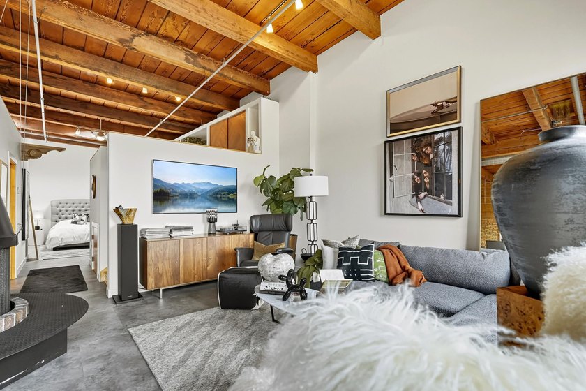 Originally built in 1900, this Historical North Loop Loft - photo 26