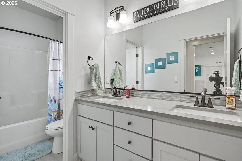 Welcome to your Dream Multi-Generational Home! This Exquisite - photo 28
