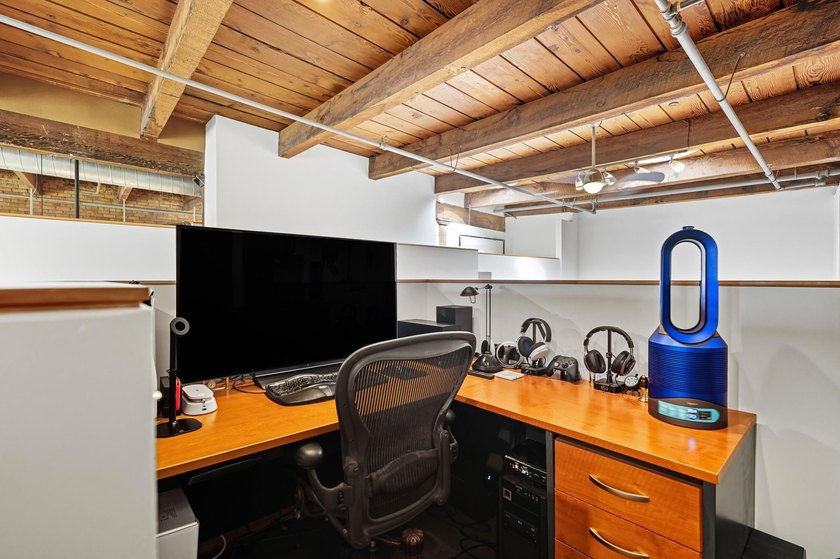 Originally built in 1900, this Historical North Loop Loft - photo 43