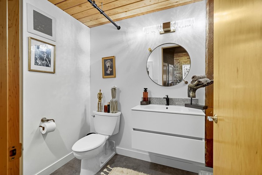 Originally built in 1900, this Historical North Loop Loft - photo 47