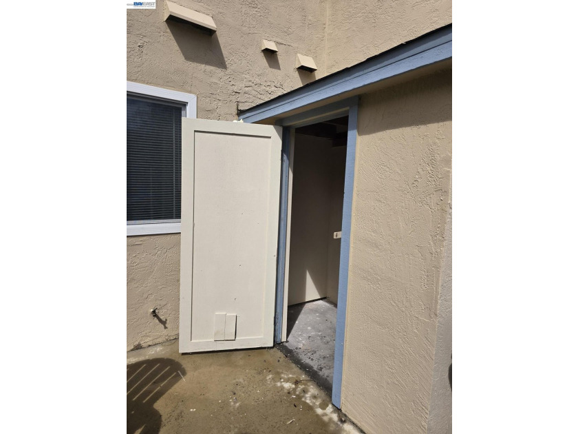 Welcome to this beautifully refreshed northwest-facing 2-bedroom - photo 31