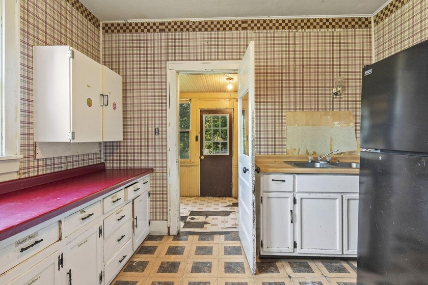 Great investment opportunity! Bring your ideas and transform - photo 8