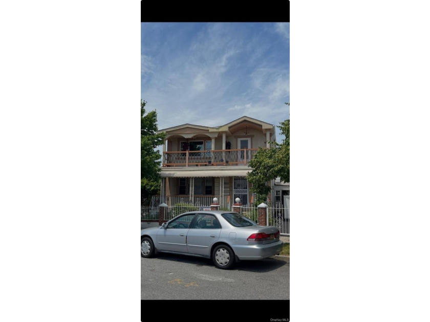Beautiful well maintained home, with hardwood floors throughout - photo 3