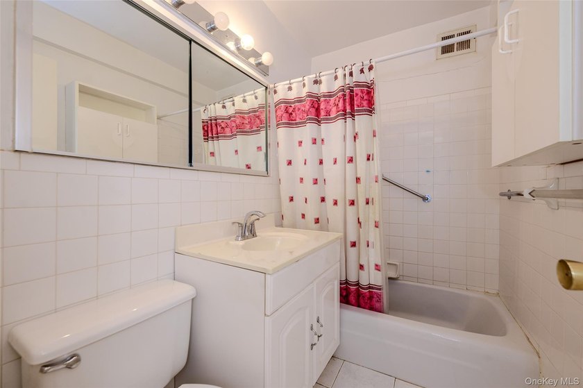 Enjoy coastal living at the Parker Deauville, an oceanfront coop - photo 5