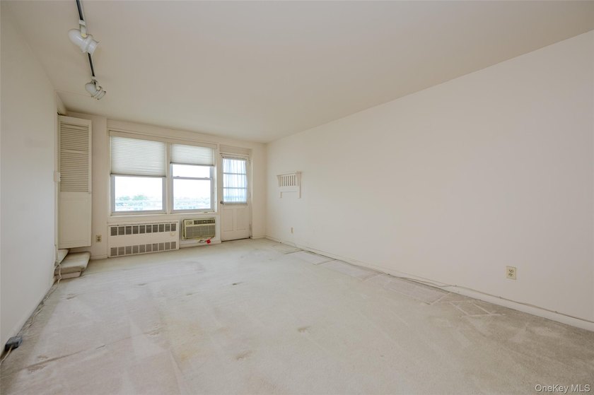 Enjoy coastal living at the Parker Deauville, an oceanfront coop - photo 9