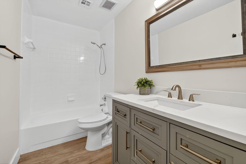 Exceptional one bedroom, one bath property with stone - photo 11