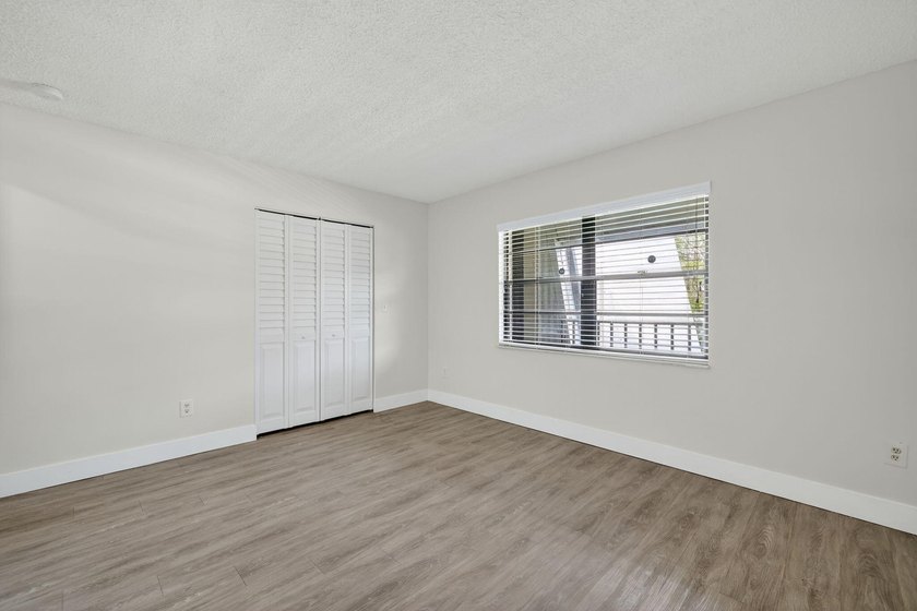 Exceptional one bedroom, one bath property with stone - photo 13
