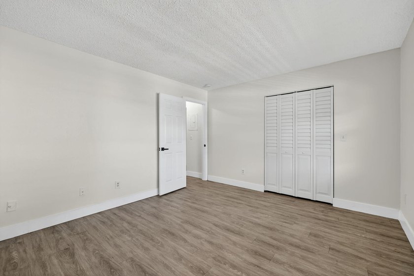 Exceptional one bedroom, one bath property with stone - photo 14
