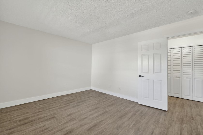 Exceptional one bedroom, one bath property with stone - photo 15