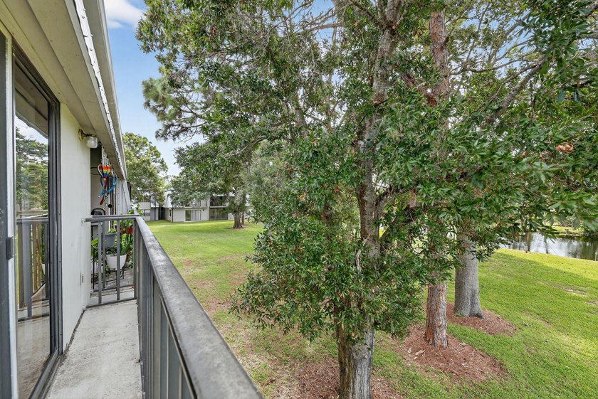 Exceptional one bedroom, one bath property with stone - photo 17