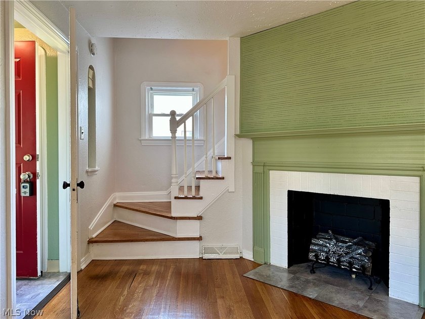 Move right into this 3-bedroom Colonial featuring hardwood - photo 9