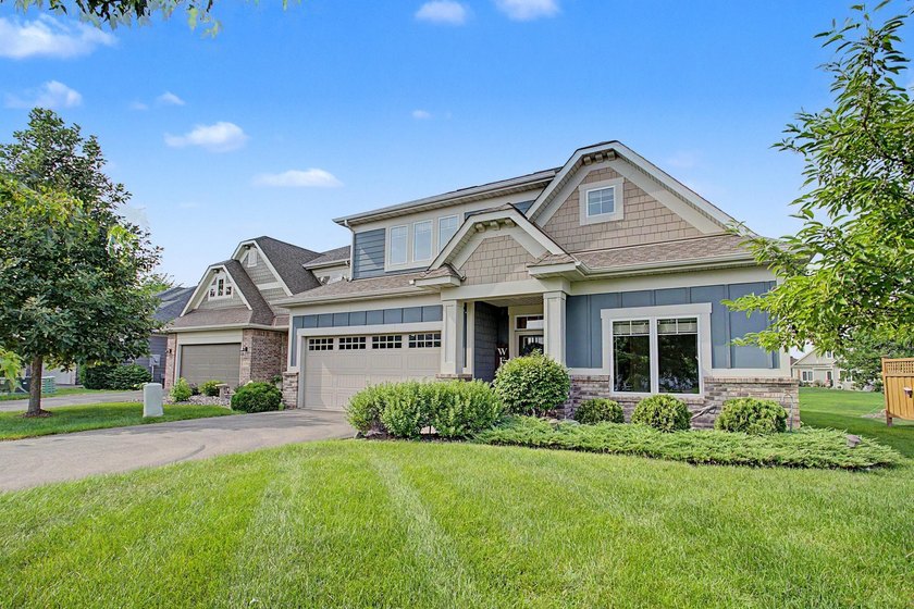 Beautiful DAYTON MINNESOTA home. Association provides lawn care - photo 2