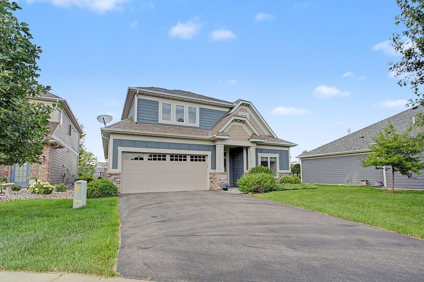 Beautiful DAYTON MINNESOTA home. Association provides lawn care - photo 4