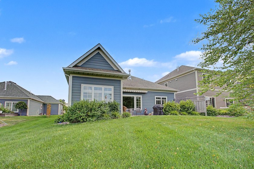 Beautiful DAYTON MINNESOTA home. Association provides lawn care - photo 6
