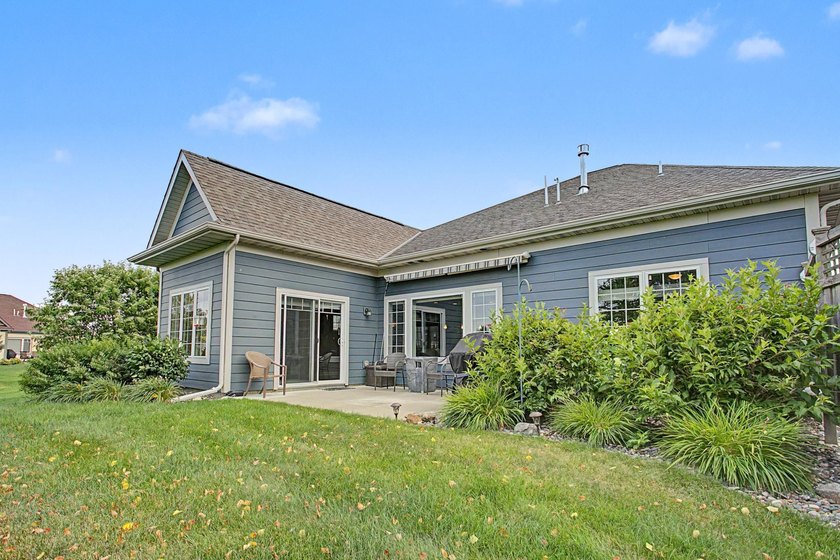 Beautiful DAYTON MINNESOTA home. Association provides lawn care - photo 10