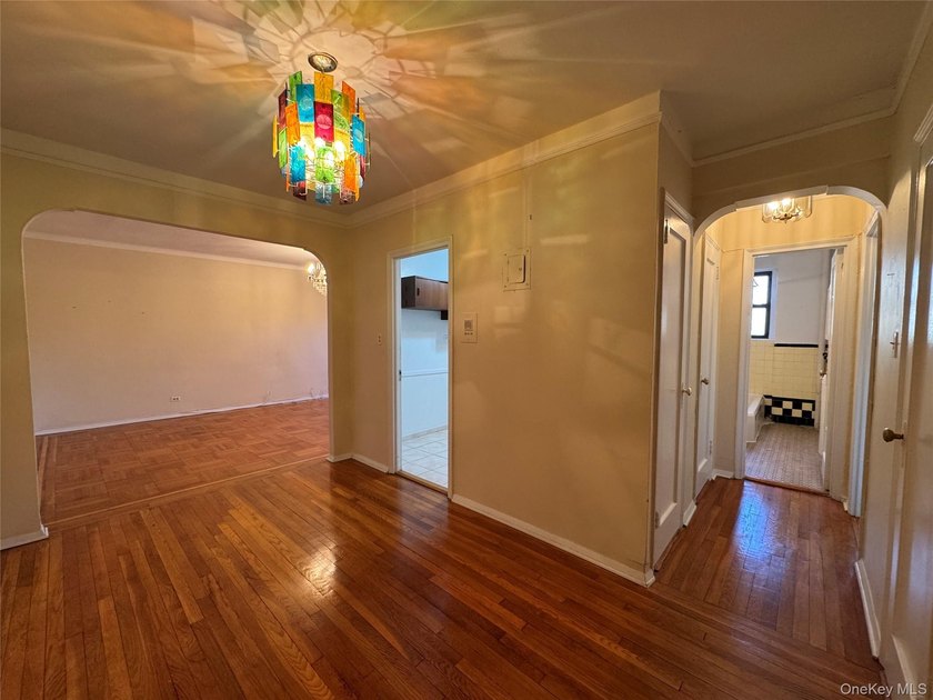 Beautiful and Spacious One-Bedroom Apartment in the Heart of - photo 2