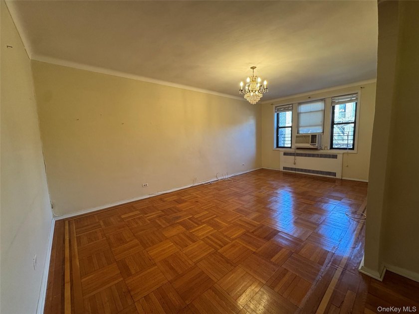 Beautiful and Spacious One-Bedroom Apartment in the Heart of - photo 3