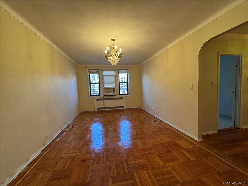 Beautiful and Spacious One-Bedroom Apartment in the Heart of - photo 4