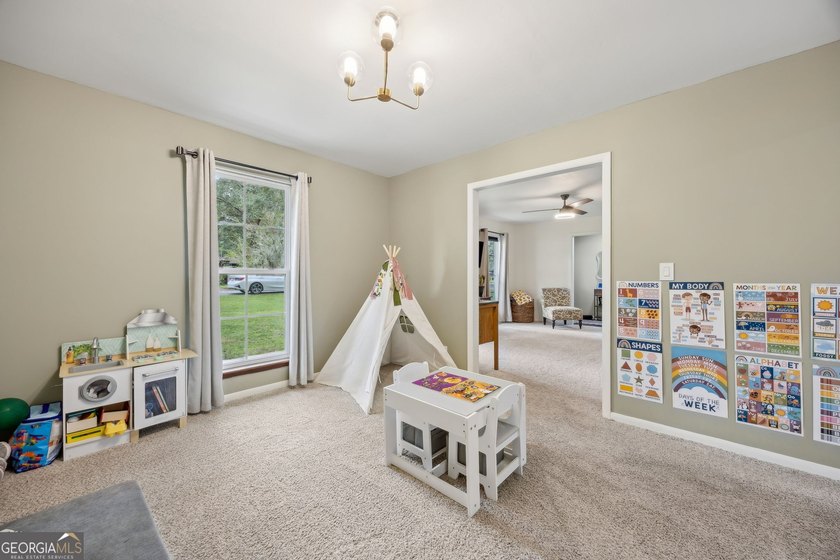 Situated in the charming and historic mid-town area of St Marys - photo 6