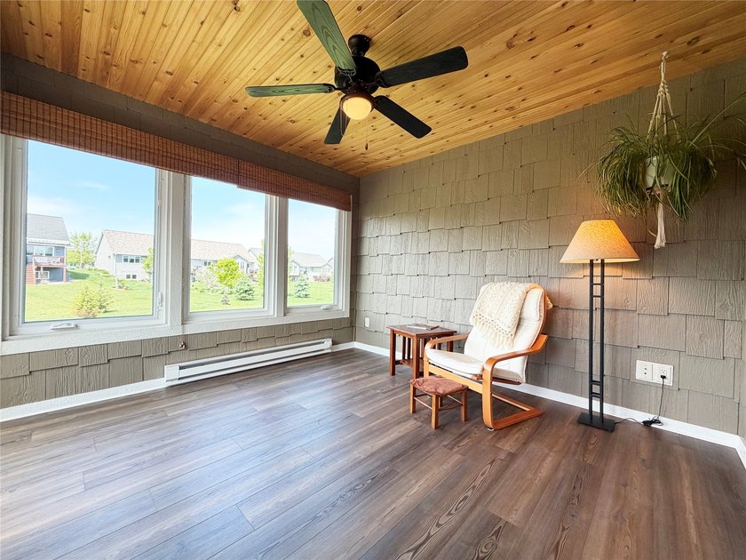 Welcome to this beautifully maintained 3-bedroom, 3-bath twin - photo 20