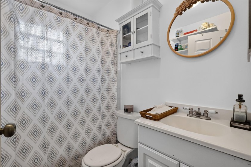 pack your bags and moving into this cozy 4 bedroom 2 bath with - photo 20