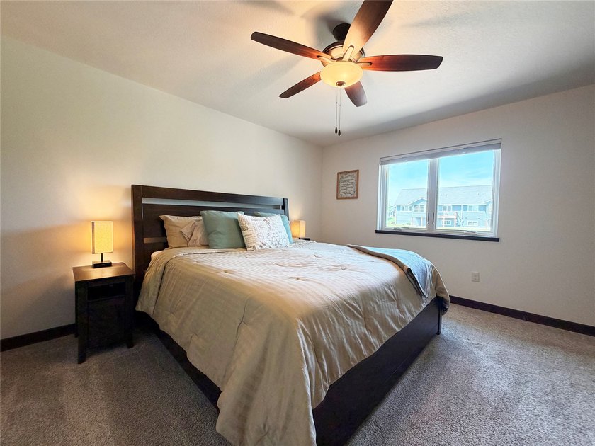 Welcome to this beautifully maintained 3-bedroom, 3-bath twin - photo 21