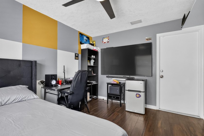 pack your bags and moving into this cozy 4 bedroom 2 bath with - photo 22