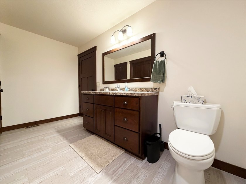 Welcome to this beautifully maintained 3-bedroom, 3-bath twin - photo 25