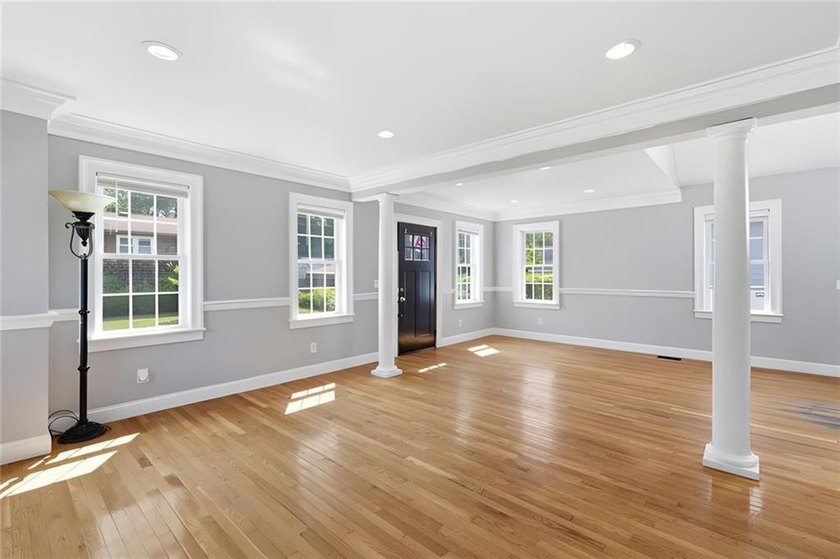 Welcome to 5 Thayer Pl-a beautifully maintained Cape-Style home - photo 3