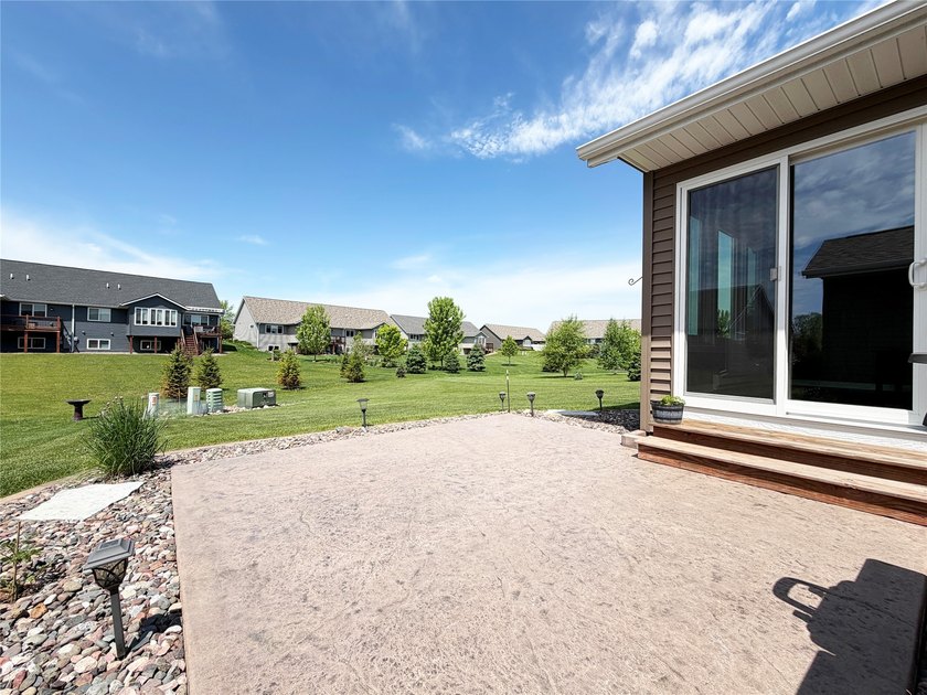 Welcome to this beautifully maintained 3-bedroom, 3-bath twin - photo 34