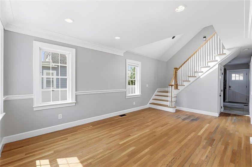Welcome to 5 Thayer Pl-a beautifully maintained Cape-Style home - photo 6