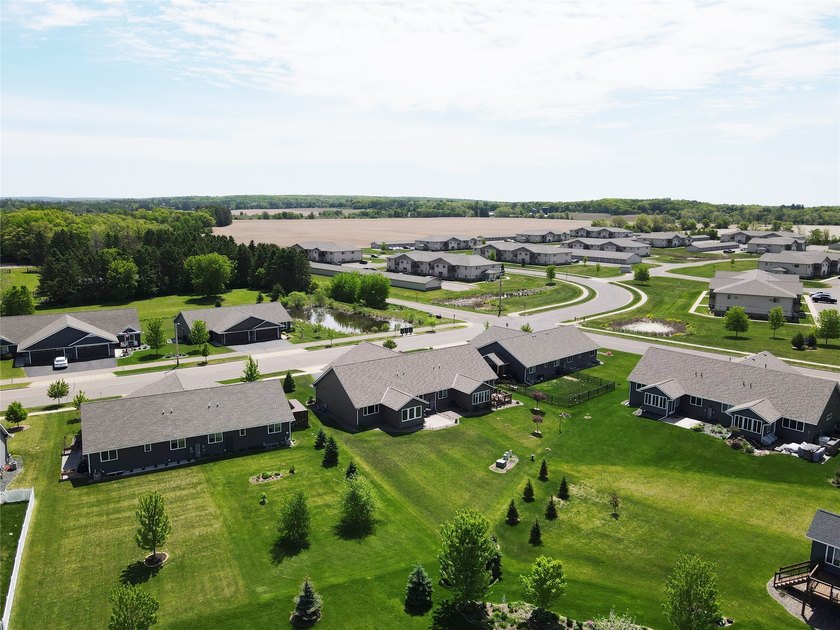 Welcome to this beautifully maintained 3-bedroom, 3-bath twin - photo 38