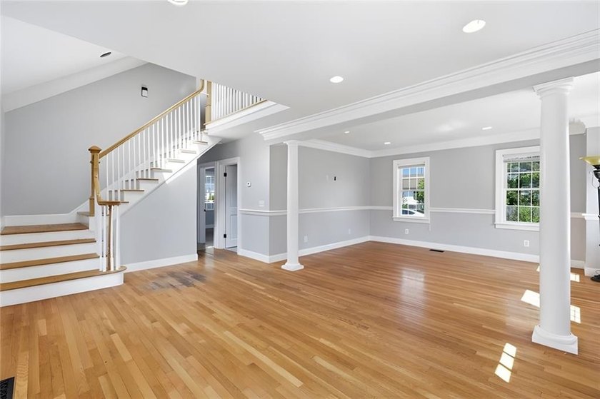 Welcome to 5 Thayer Pl-a beautifully maintained Cape-Style home - photo 8