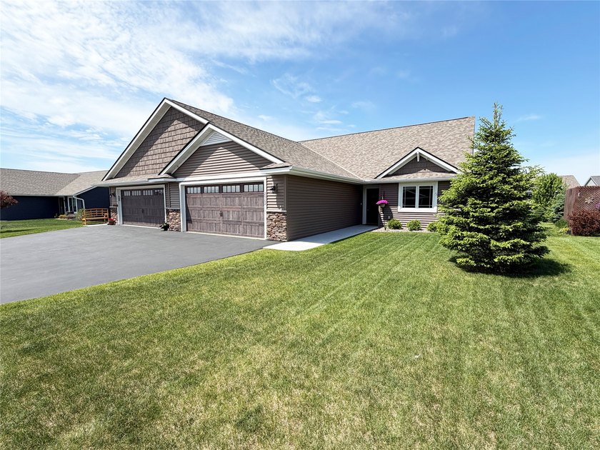 Welcome to this beautifully maintained 3-bedroom, 3-bath twin - photo 40