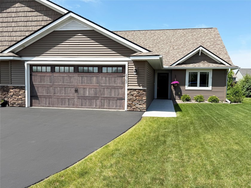 Welcome to this beautifully maintained 3-bedroom, 3-bath twin - photo 41