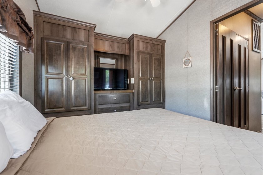 Located in the highly sought after Apache Campground community - photo 8
