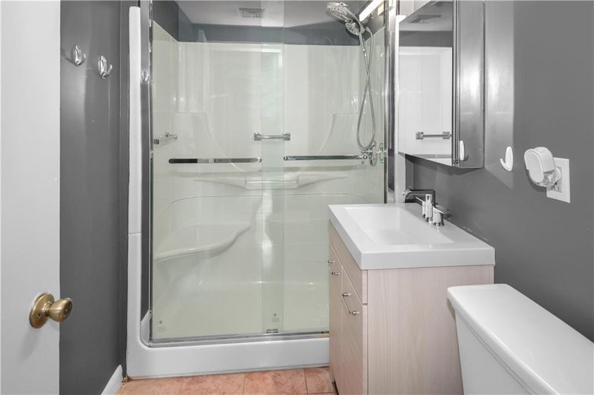 Sleek &amp; Stylish, Single Level Ranch! With a little TLC this 1400 - photo 7