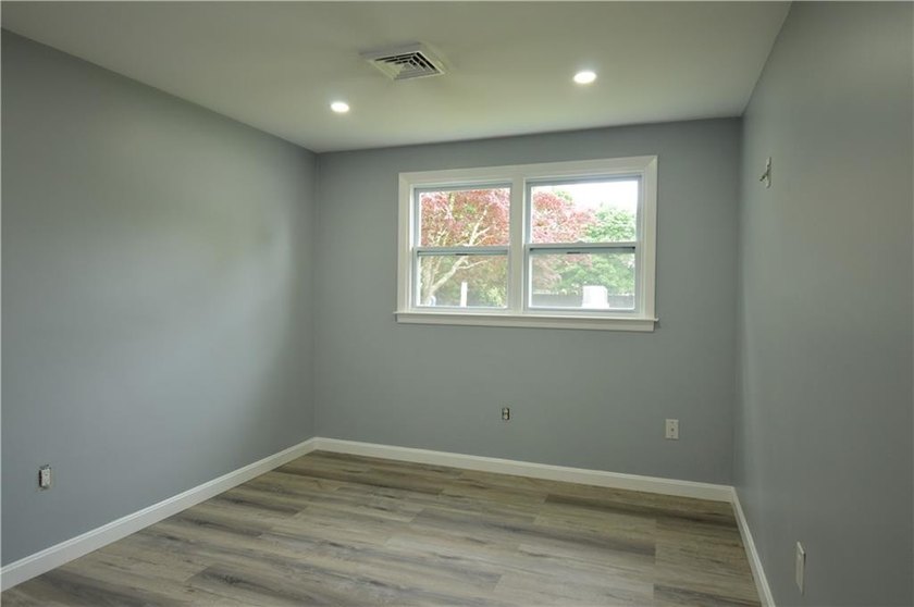 Sleek &amp; Stylish, Single Level Ranch! With a little TLC this 1400 - photo 10