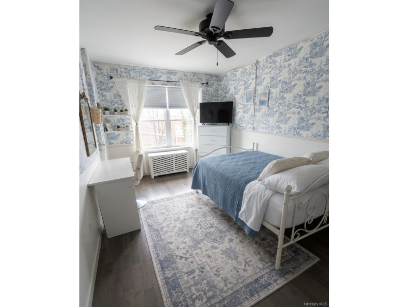 This is a well-maintained Spacious 2-bedroom, 1-bathroom in the - photo 2