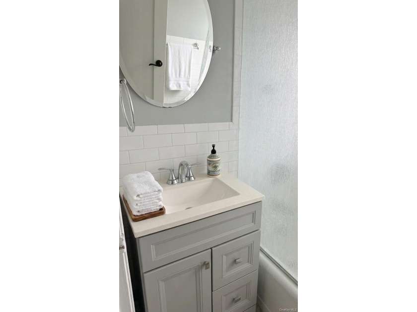 This is a well-maintained Spacious 2-bedroom, 1-bathroom in the - photo 4