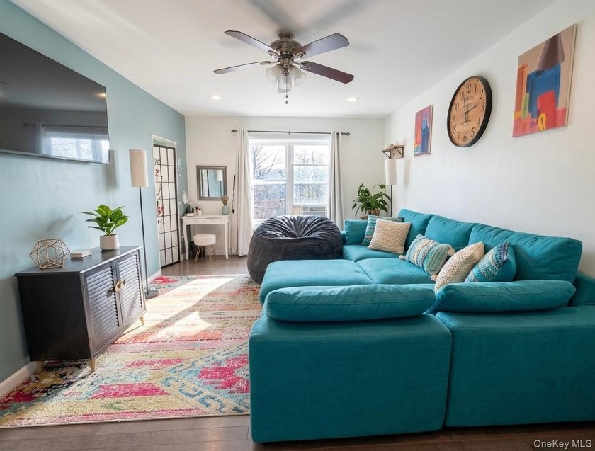 This is a well-maintained Spacious 2-bedroom, 1-bathroom in the - photo 9