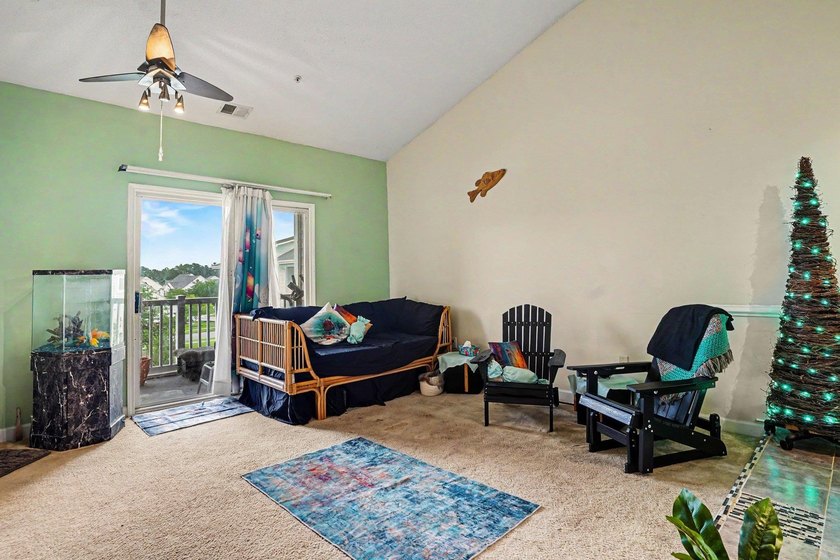 Welcome to this two-bedroom, two-bathroom top-floor condo - photo 9
