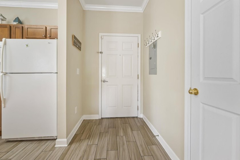 Move in ready 2BR/2BA fully furnished SECOND FLOOR END UNIT with - photo 7